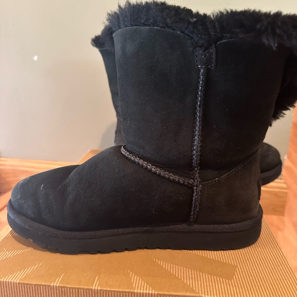 UGG Bailey Button - Picture 5 of 12